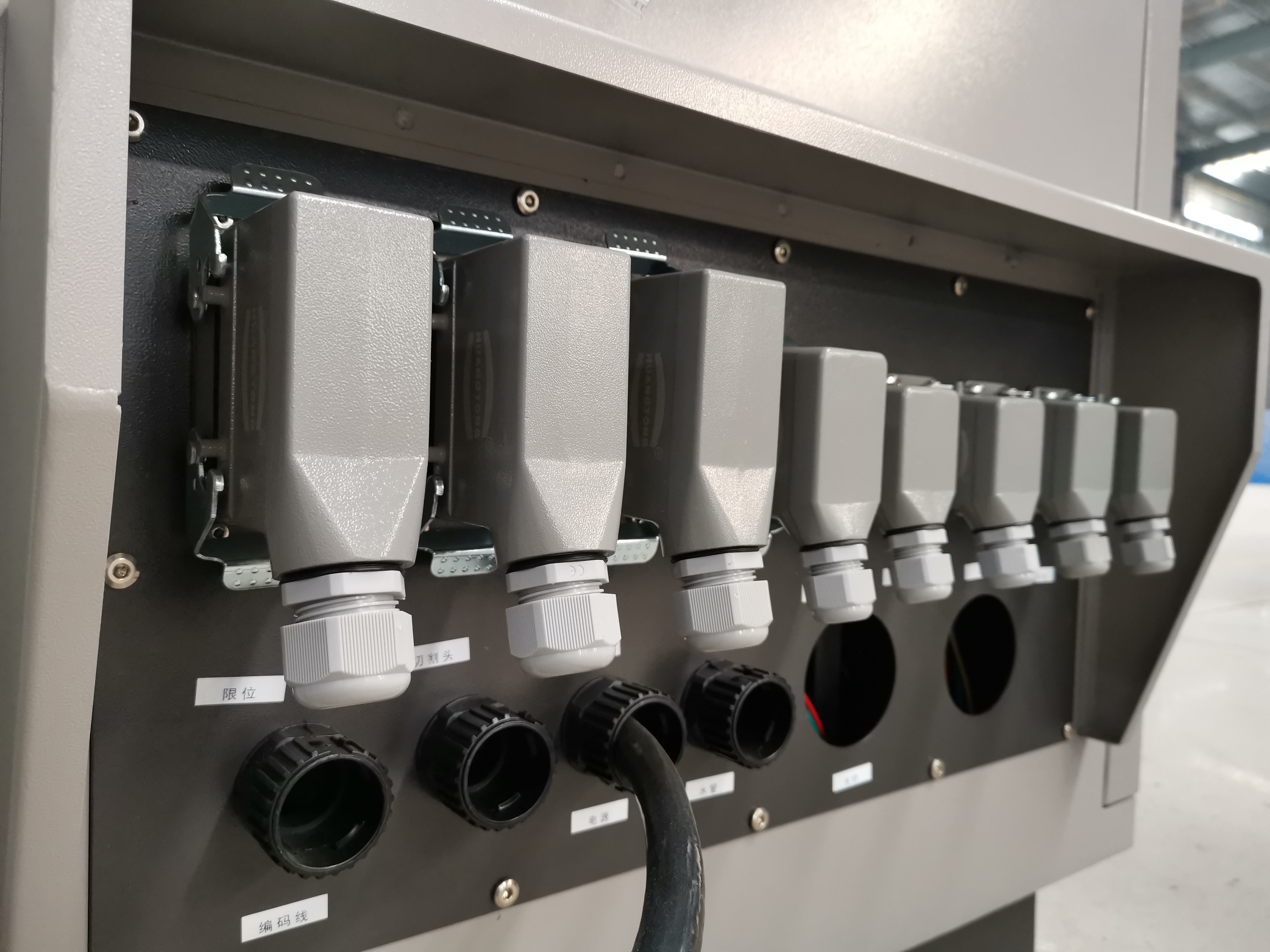 Separated type control cabinet